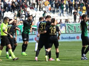 Başakşehir Yara Aldı