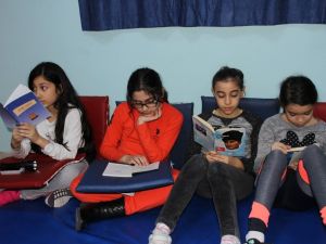 Öğrenciler Kütüphanede Sabahladı