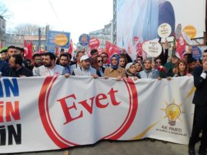 Bakan Kaya Gençlerle ‘Evet’ İçin Yürüdü