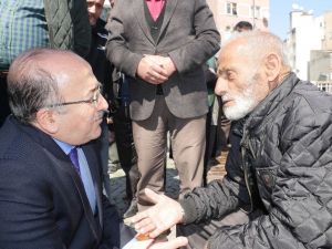 Başkan Gümrükçüoğlu Referandum Öncesinde Durmak Bilmiyor