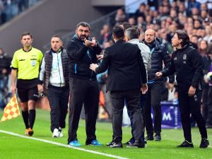 Ümit Özat Şenol Güneş’in Üzerine Yürüdü