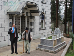 Cami Kapısındaki Mezar Sırrı