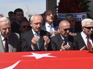 Eski Bakanın Cenaze Törenine Katıldı