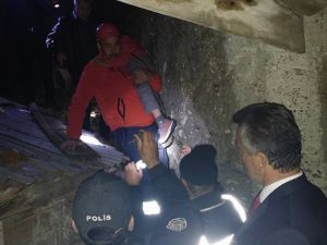 Kayalıklara Sıkışan 2 Çocuk Kurtarıldı