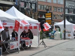 ’Evet’ Ve ’Hayır’ Çadırları Yan Yana
