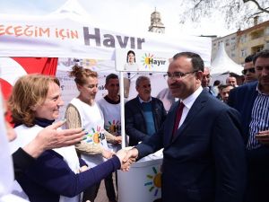 Bakan Bozdağ ’Hayır’ Çadırını Ziyaret Etti