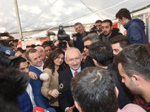 Kılıçdaroğlu ’Evet’ Çadırını Ziyaret Etti