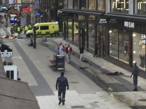 İsveç’te Kamyonlu Terörist Tutuklandı