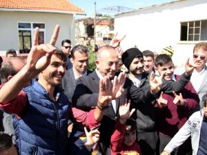 Bakan Çavuşoğlu’ndan Rabia Ve Bozkurt İşareti