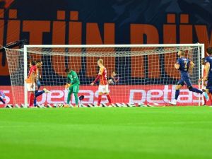 Galatasaray’a İlk Yarıda Büyük Şok !