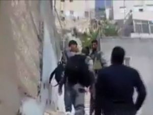 İsrail Askerleri Filistinli 2 Çocuğu Gözaltına Aldı