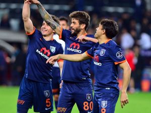 Medipol Başakşehir Evinde Kral