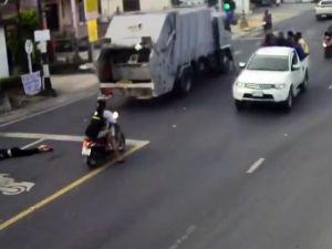 Çöp Kamyonunun Ezdiği Kadın Olay Yerinde Can Verdi