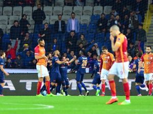 Aslan İlk 5 Takıma Kedi