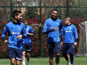 Fenerbahçe’de Derbi Hazırlıkları Sürüyor