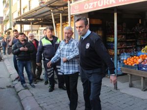 Tırın Çarptığı Çocuk Öldü: Sürücüyü Linçten Polis Kurtardı