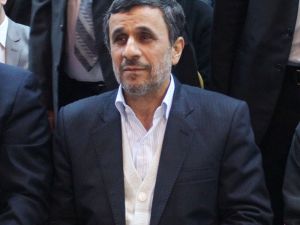 Ahmedinejad Yeniden Aday