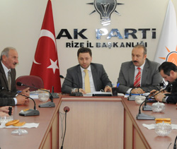 AK Parti Rize'de Hizmeti Köylere Taşıdı
