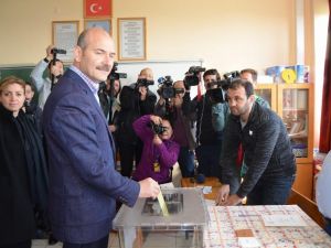 İçişleri Bakanı Soylu Referandumda Oyunu Trabzon’da Kullandı