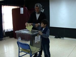 Çocuğuyla Birlikte Attı