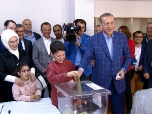 Oyunu Torunuyla Attı, Ardından Açıklama Yaptı