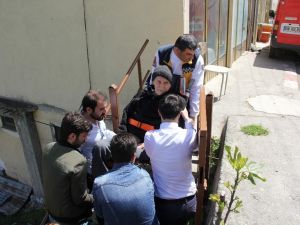 Artvin’de 82 Yaşındaki Felç Hastası Oy Kullanmaya Ambulansla Getirildi