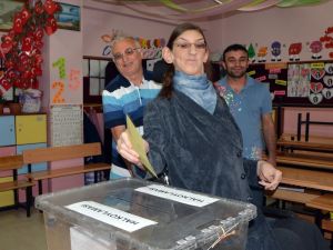 Dünyanın En Uzun Genç Kızı Oyunu Kullandı