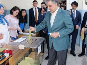 Oy Kullandığı Sandıktan ’Evet’ Çıktı