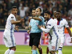 Lyon’lu Futbolculara Saldırı: Maç İptal Edildi!