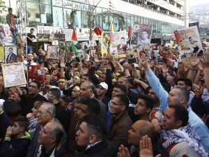 Filistinli 2 Bin Mahkum Açlık Grevine Başladı