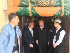 Fatih Sultan Mehmet Ve Yavuz Sultan Selim Türbelerini Ziyaret Etti