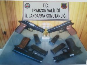 Şüpheli Araçtan 4 Tane Ruhsatsız Tabanca Çıktı