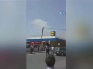 Süpermarket Otoparkına Uçak Düştü