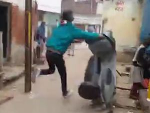 Şov Başlamadan Sona Erdi