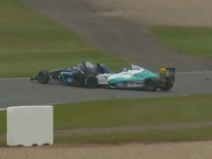 İngiltere’de Formula 4 Yarışında Korkutan Kaza