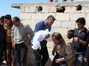 Suriye Uçakları İdlip’in Kuzeyini Bombaladı: 9 Çocuk Öldü