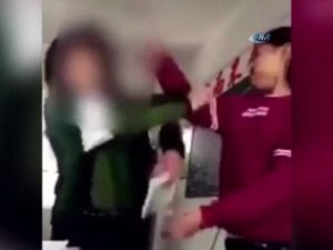 Öğretmen Ve Öğrenci Birbirini Tokatladı