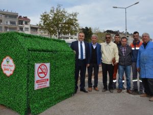 Görele’de Çöp Konteynırları Yapay Çimle Kaplanıyor