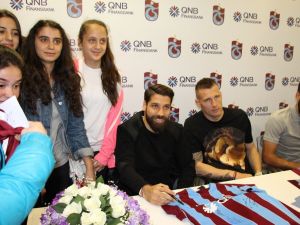 Trabzonsporlu Futbolcular İmza Gününe Katıldı