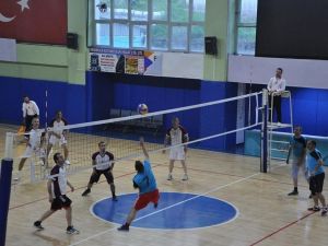 Artvin’de Valilik Kupası Voleybol Turnuvası Sona Erdi