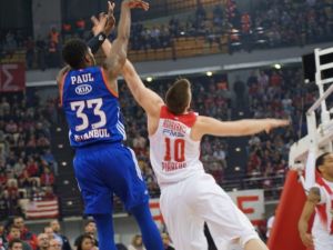 Anadolu Efes, Olympiakos’u Devirdi