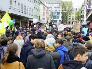 Aşırı Irkçı Afd’liler Köln’de Protesto Edildi