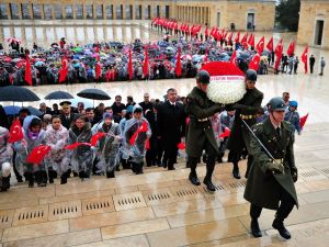 Bakan Yılmaz Anıtkabir’i Ziyaret Etti
