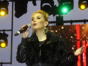 İrem Derici Yeni Single’ının İlk Konserini İstanbul’da Verdi