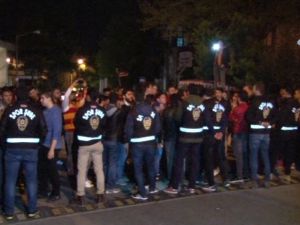 Galatasaray Taraftarları, Yönetim Ve Futbolcuları Protesto Etti