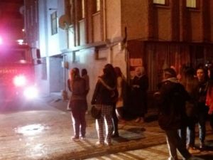 Kız Yurdunda Çıkan Yangın Paniğe Neden Oldu
