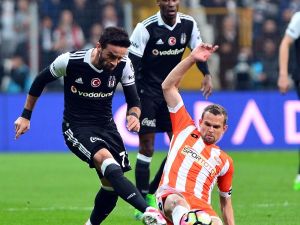 Atiba Çıktı, Orta Saha Çöktü