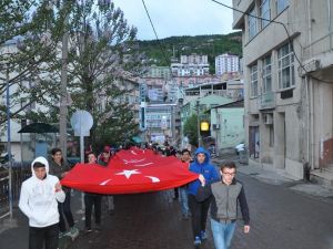 Artvinli Gençlerden Şehitlere Vefa Yürüyüşü
