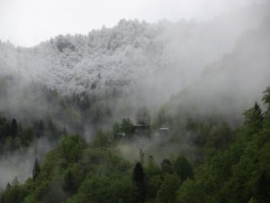 Ayder Yaylası'na Nisanda Kar Yağdı