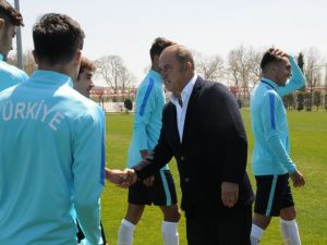Fatih Terim’ten U17 Milli Takımı Kampına Ziyaret